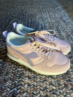NWT Diadora Tennis Shoes 39